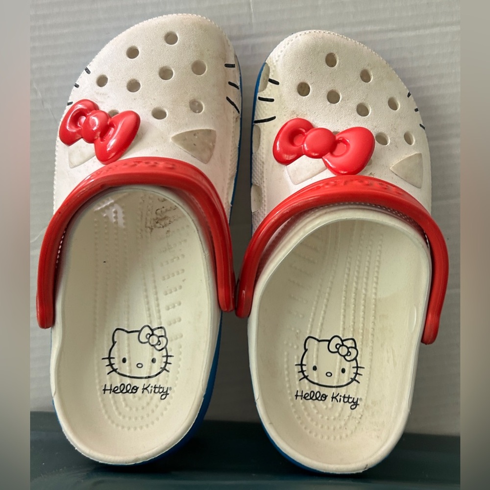 Crocs Hello Kitty Shoes Women’s Size 8 EUC - Picture 2 of 6